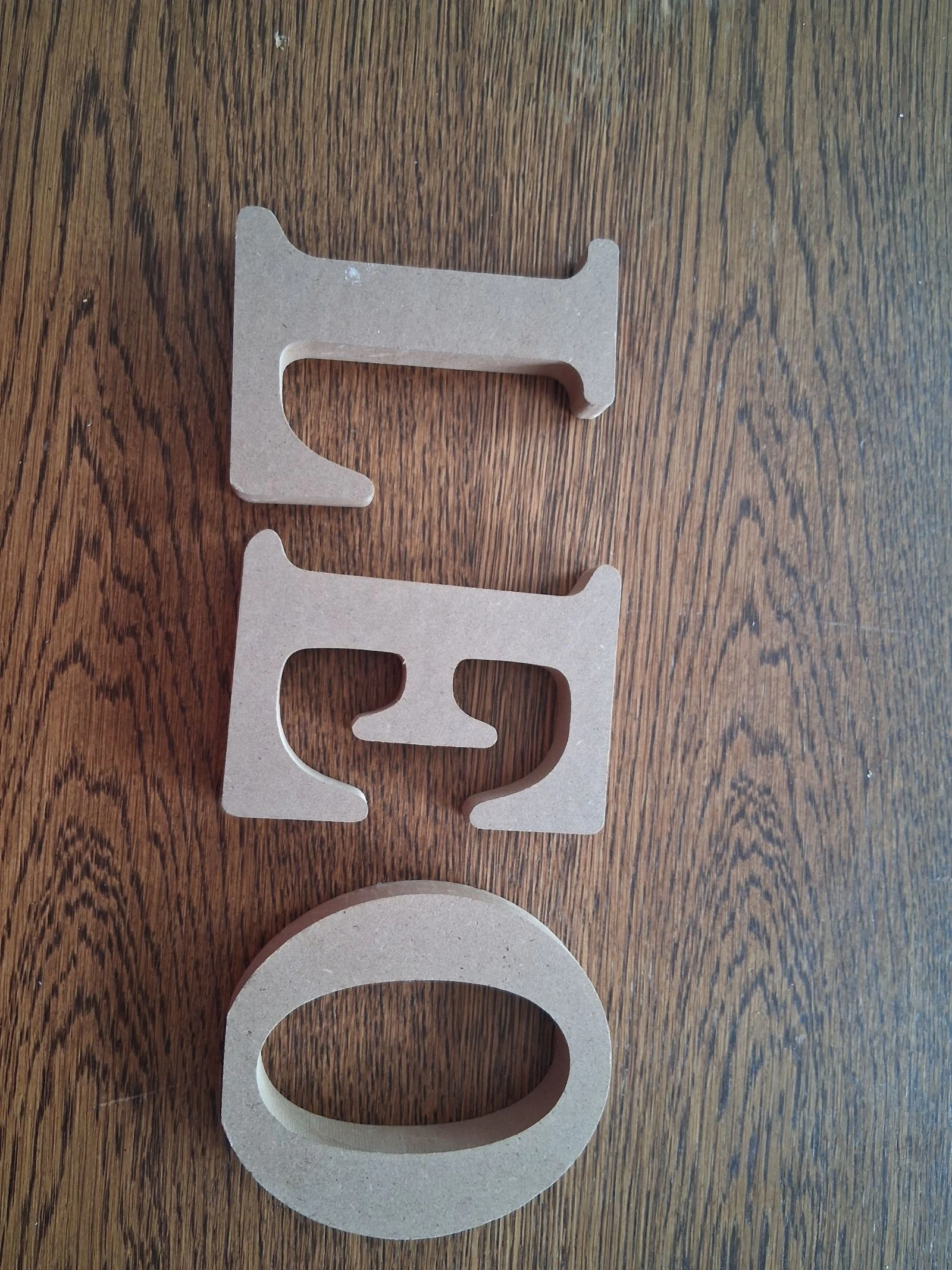 Lettre en bois LEO